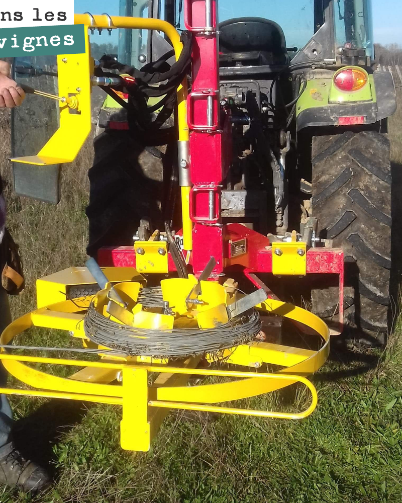 On va arracher une parcelle au Maine. Cette parcelle avait été plantée à 1,5 m d’intervalle entre les rangs et nous ne sommes pas équipé pour travailler sur cet espacement.
Avant l’arrachage, on en...