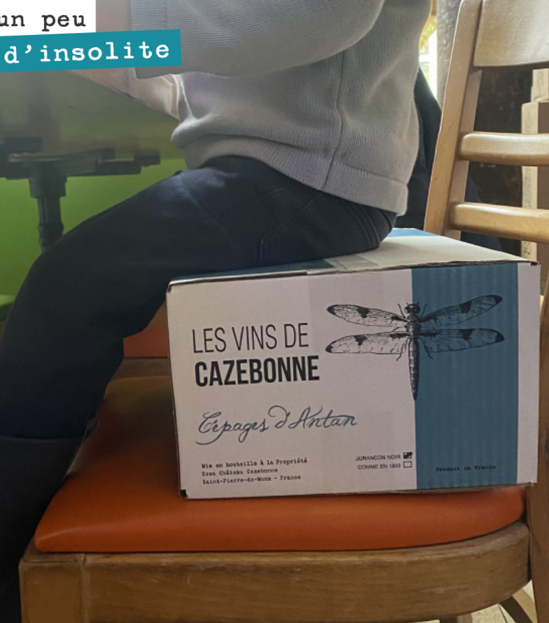 Quand les cartons de Cépages d’antan servent de rehausseur à 750g la table.
On n’y avait pas pensé !