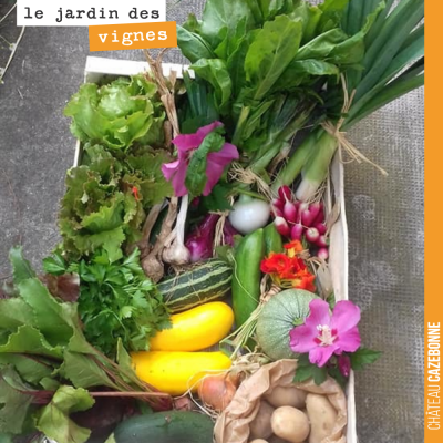 Le panier de la mariée. Francis a décidé d'offrir un panier de légumes du jardin des vignes, en g...