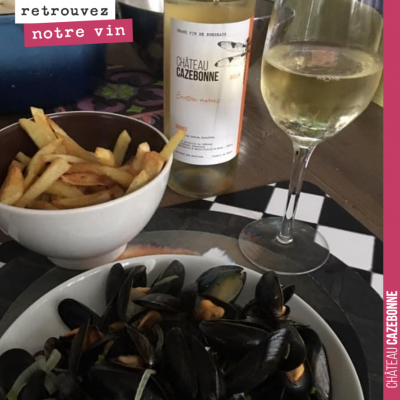 Continuez à nous envoyer vos photos. Entre amis / moules frites, on valide l'accord mets et vins.