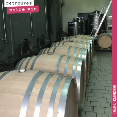 Notre Grand vin rouge 2019 fait son élevage en barriques de 500 litres. Il va falloir les déplace...