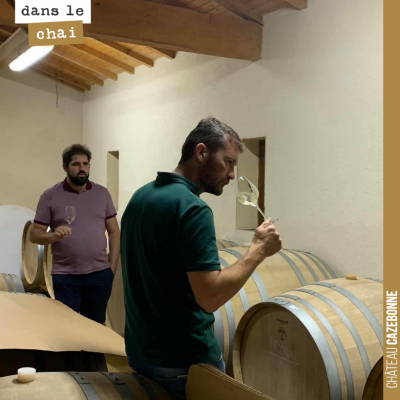 Une visite qui fait plaisir ! Quand Julien de la Cave de Leognan nous rend visite avec sa petite ...