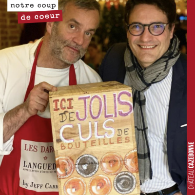 De jolis culs… de bouteille. Il paraît que c'est un hommage à Cazebonne de la part de l'artiste P...